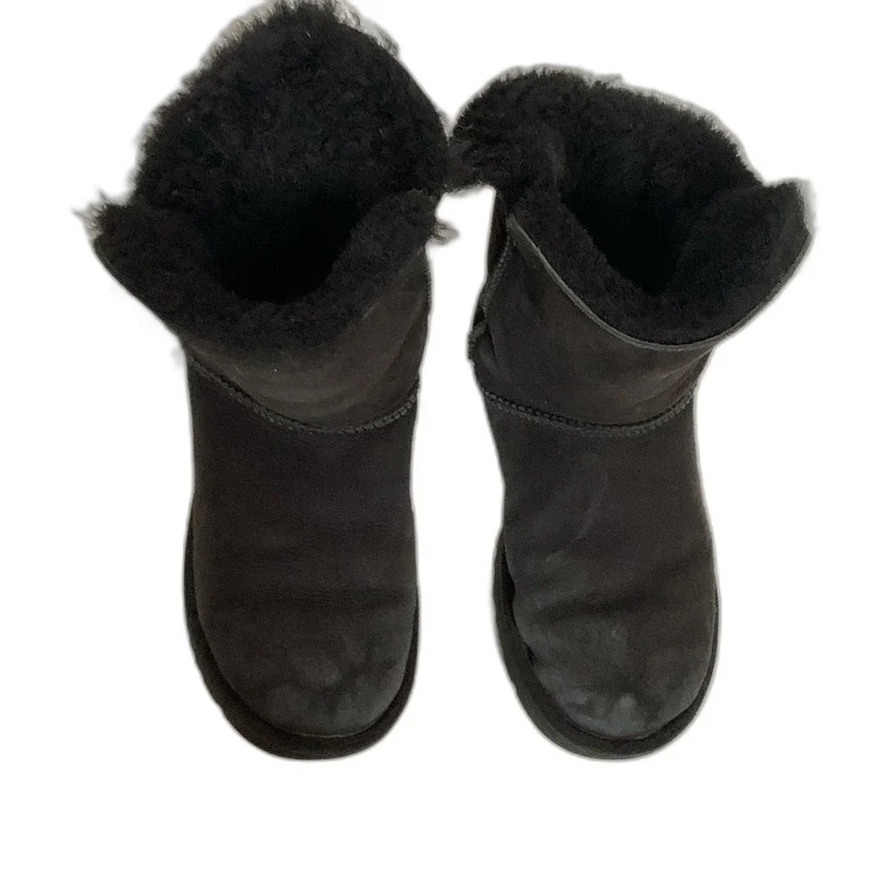 UGG Women's Bailey Button II Black Suede Low Shearling Boot Size 6
